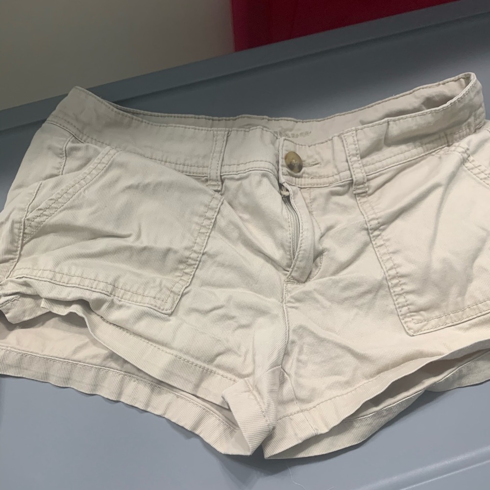 Tan shorts. Size 7.